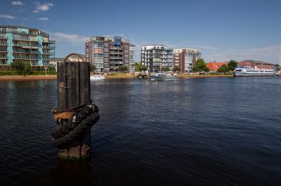 Wohnbebauung am Bontekai, aufgenommen von der Wiesbadenbrücke.